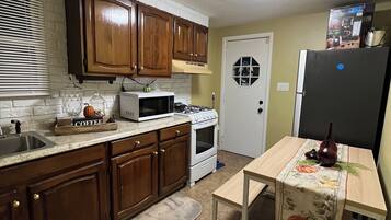 Micro-ondes, four, plaque de cuisson