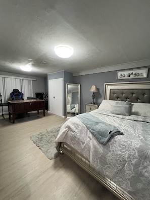 2 habitaciones, tabla de planchar con plancha, wifi y ropa de cama