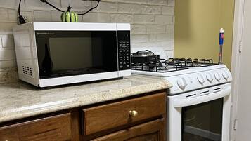 Microwave, oven, stovetop, cookware/dishes/utensils