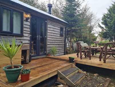 Cosy Shepherds Hut in the stunning Scottish Highlands & just off the NC500