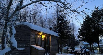 Cosy Shepherds Hut in the stunning Scottish Highlands & just off the NC500