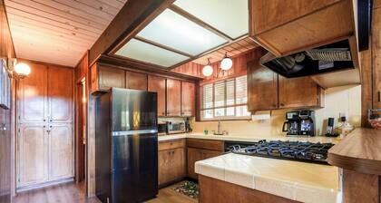 Cozy Lake Arrowhead Retreat: Scenic Views & Relaxing Getaway!