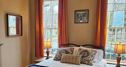 The Henry Lofts Unit 3 - 'The Sunset Suite'