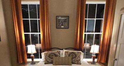 The Henry Lofts Unit 3 - 'The Sunset Suite'