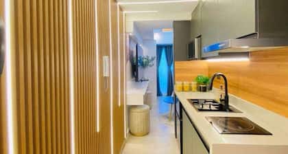 AA28 LUXURY SUITE AT AZURE NORTH