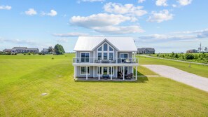 Exterior - The Lookout - Executive Waterview Home (Granville)
