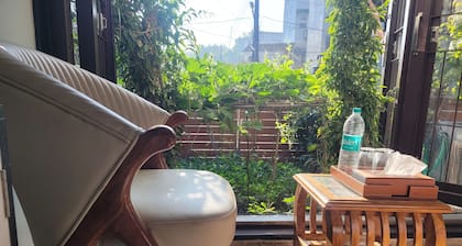 Charming 1-bedroom in a villa with WiFi, AC in fabulous Noida