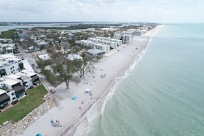 Am Strand, Liegestühle, Strandtücher