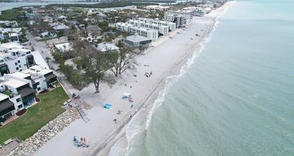 Beachside King Suite on Englewood Beach