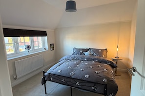 House - Halewood Haven - 4 Bedroom House (Liverpool)
