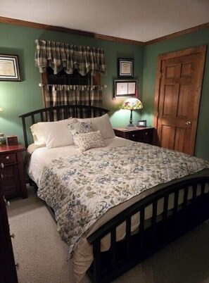 3 bedrooms, in-room safe, desk, iron/ironing board