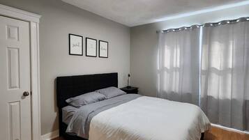 2 bedrooms, desk, iron/ironing board, free WiFi