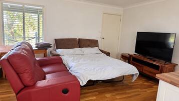 3 bedrooms, desk, WiFi