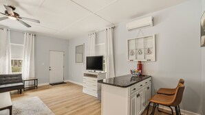 Smart TV - Luxurious Super Spacious Home (Tallahassee)
