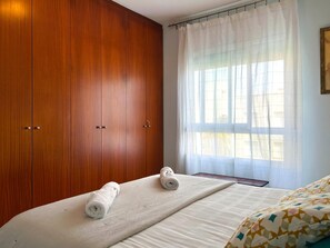 3 makuuhuonetta, silitysrauta/-lauta, internet, vuodevaatteet