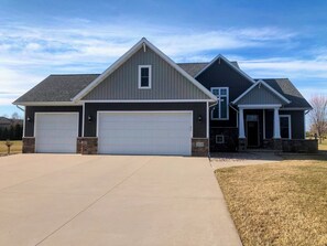 Exterior - EAA 5-bedroom house in Winneconne (Winneconne)