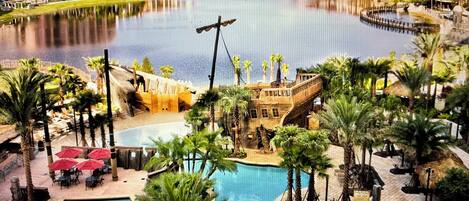 Een buitenzwembad, een verwarmd zwembad