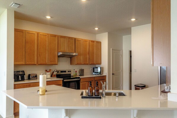 Mikrowelle, Ofen, Herdplatte, Geschirrspüler