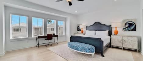 3 soveværelser, skrivebord, strygejern/strygebræt, weekendseng