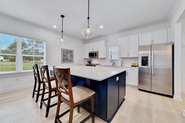 雪櫃、微波爐、焗爐、爐具