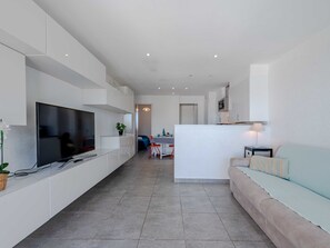 TV - Palmyra by Interhome (Le Barcarès)