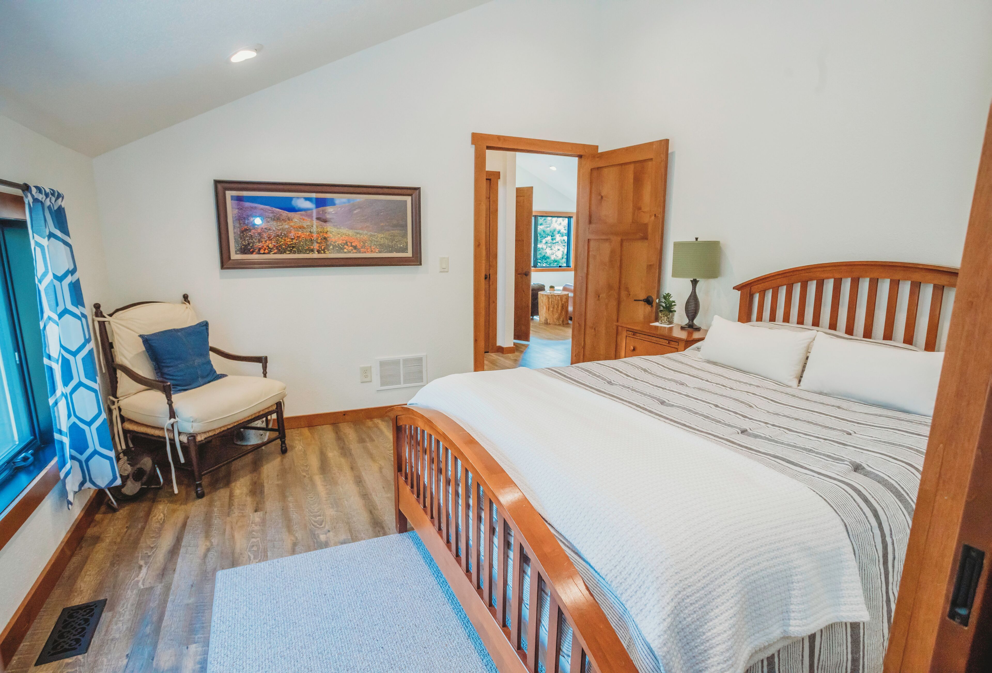 2 soverom, skrivebord, strykejern/-brett og wi-fi