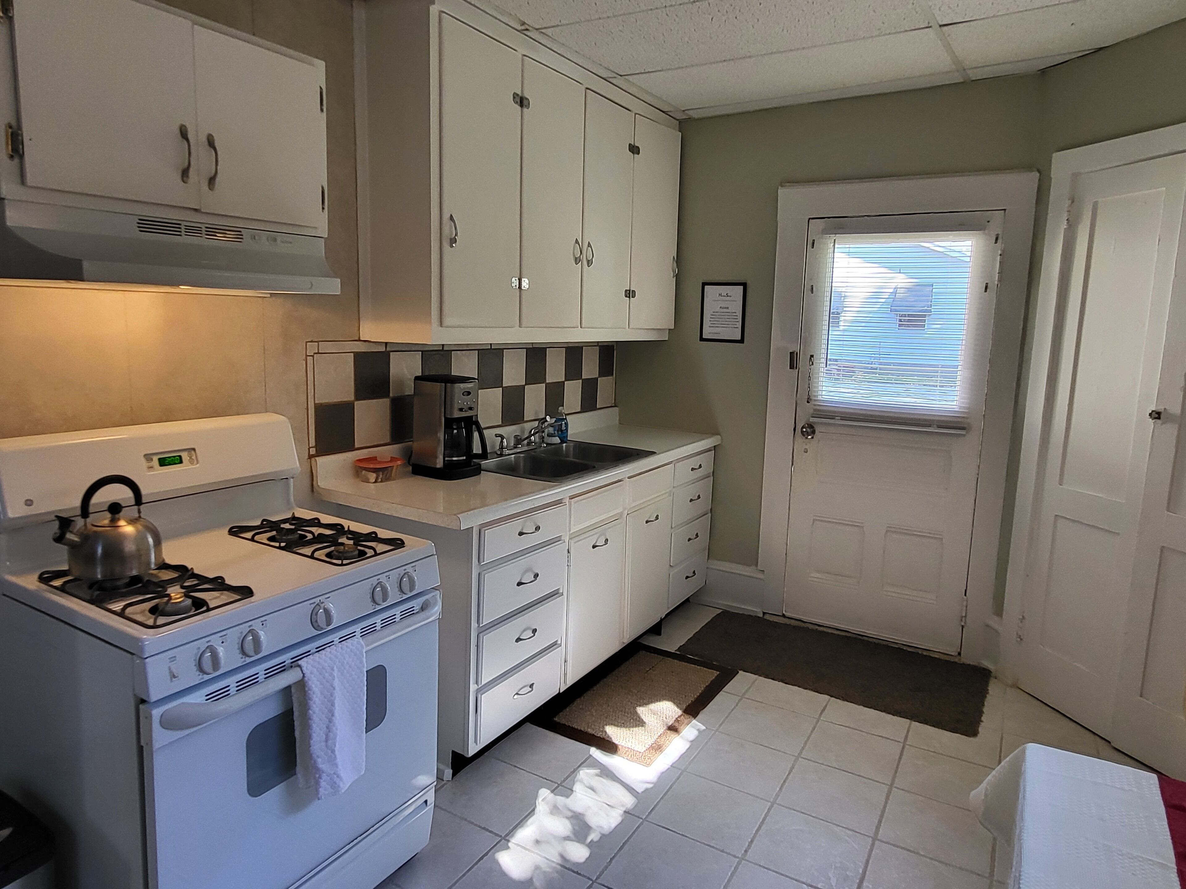 Mikrovågsugn, ugn, spishäll och diskmaskin