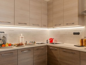 Fridge, microwave, oven, dishwasher