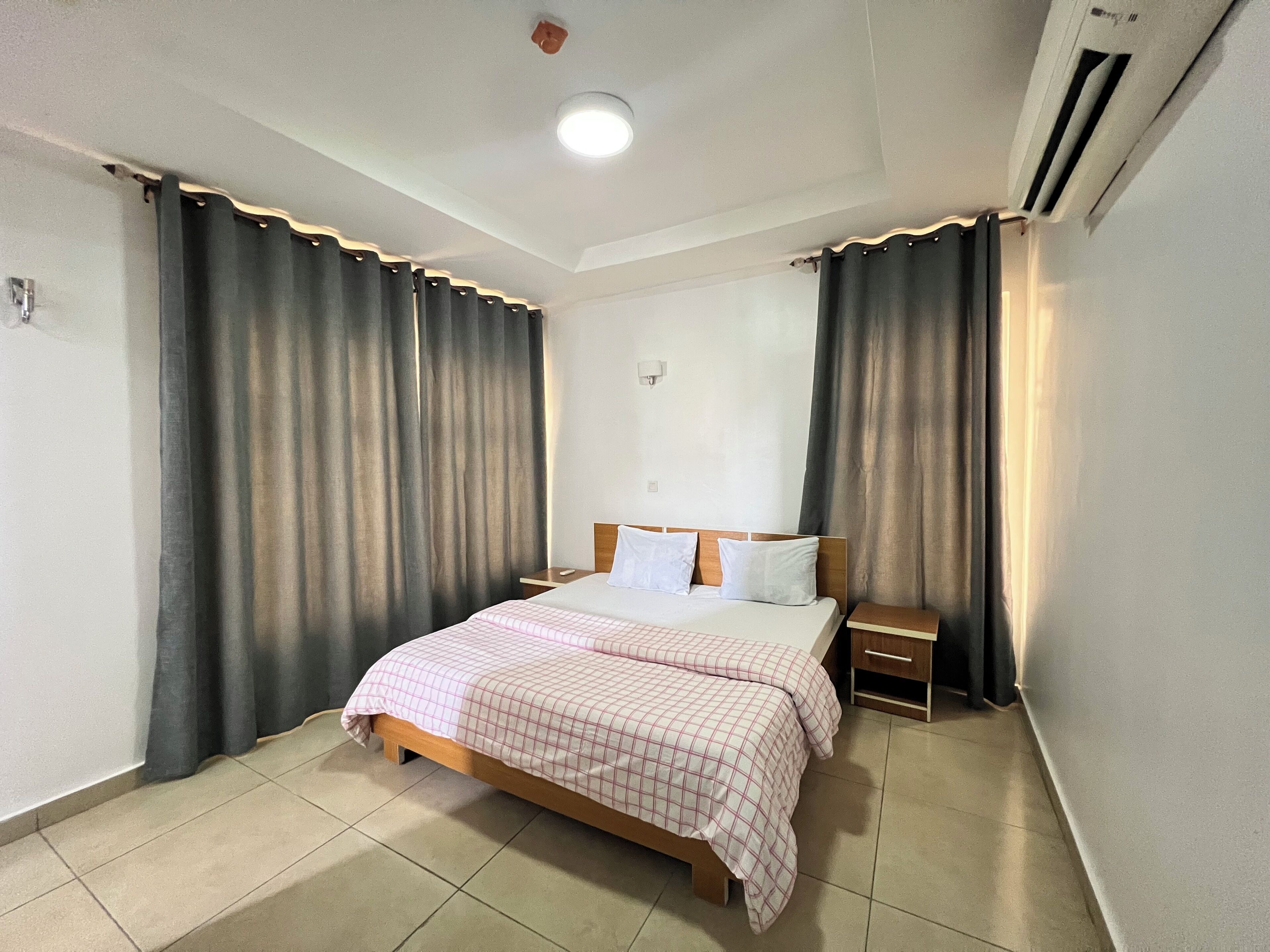 3 bedrooms, desk, iron/ironing board, free WiFi