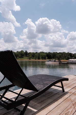 Property grounds - Charming land accessible houseboat in Morristown (Morristown)