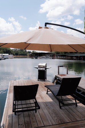 Property grounds - Charming land accessible houseboat in Morristown (Morristown)