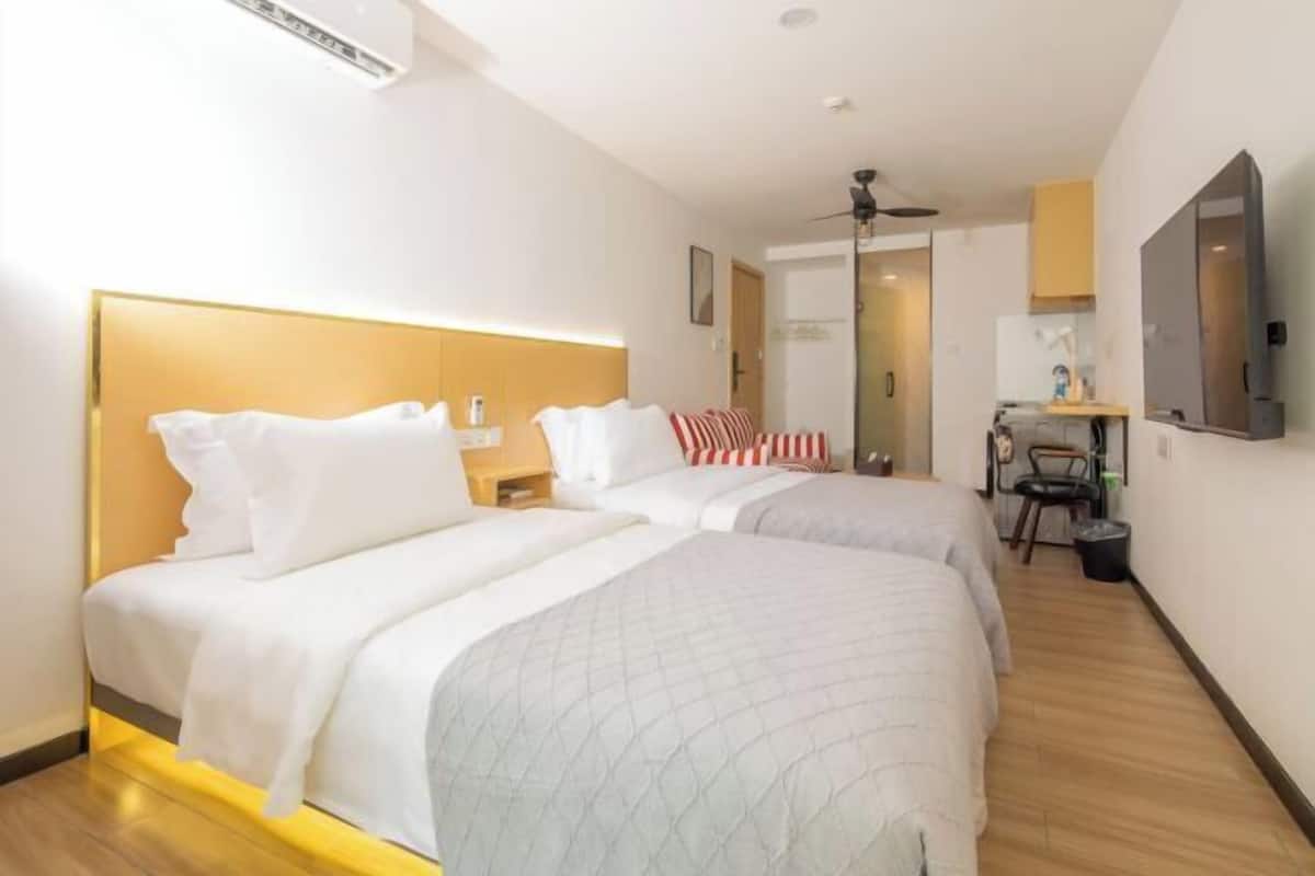 Memory foam beds, minibar, individually furnished, desk