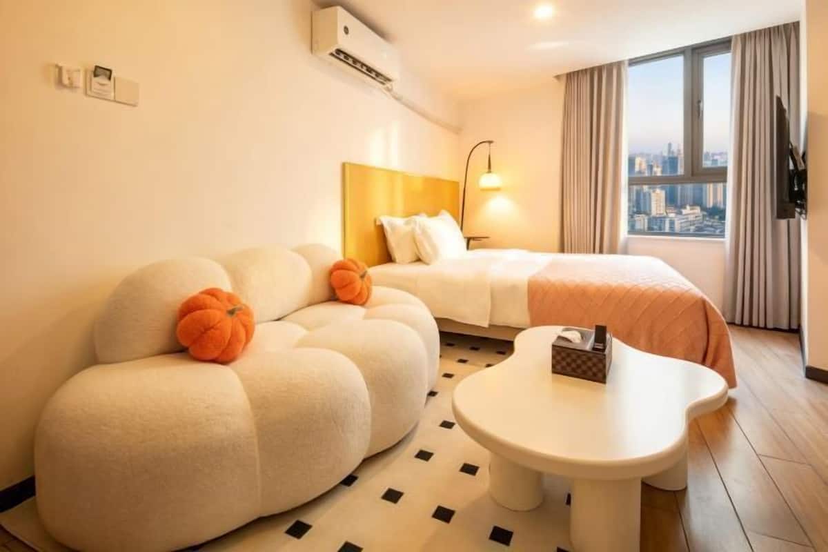 Memory foam beds, minibar, desk, laptop workspace