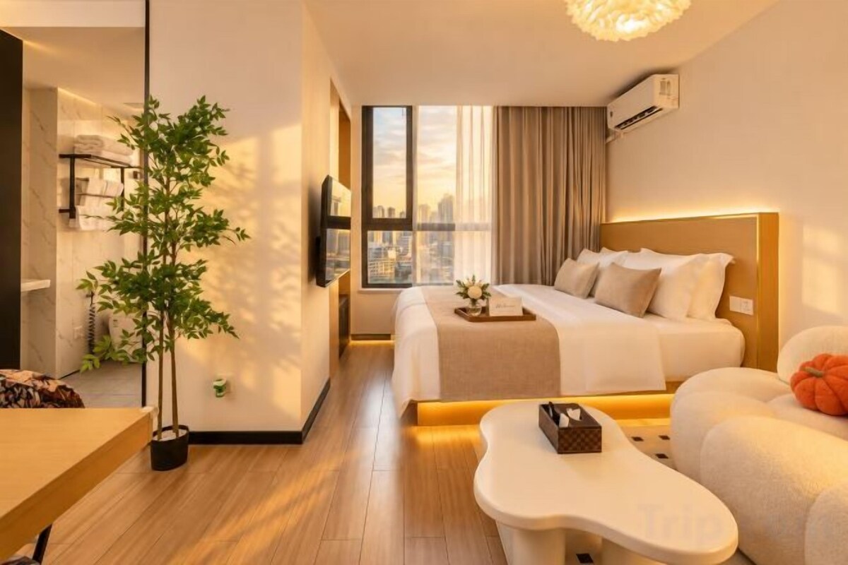 Memory-foam beds, minibar, desk, laptop workspace