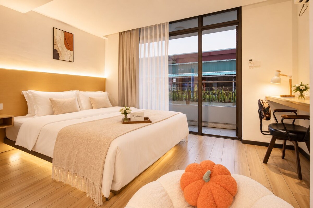 Superior Room | Memory foam beds, minibar, desk, laptop workspace
