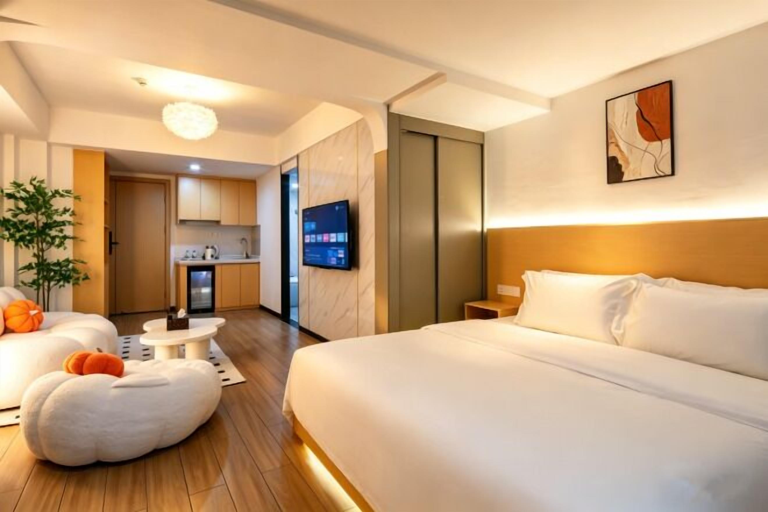 Memory foam beds, minibar, individually furnished, desk