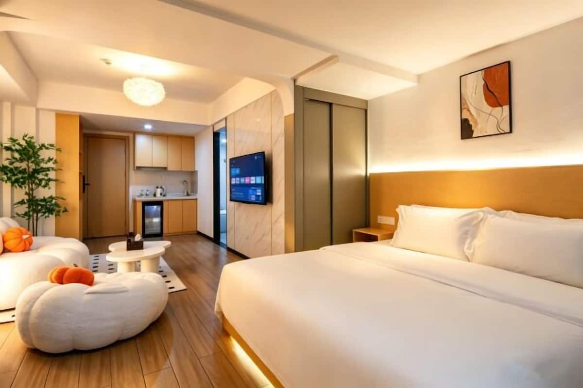 Memory-foam beds, minibar, individually furnished, desk