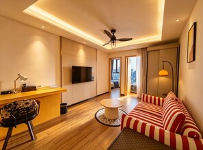 Superior Studio Suite | Memory foam beds, minibar, individually furnished, desk - Amanda Hotel (Phnom Penh)