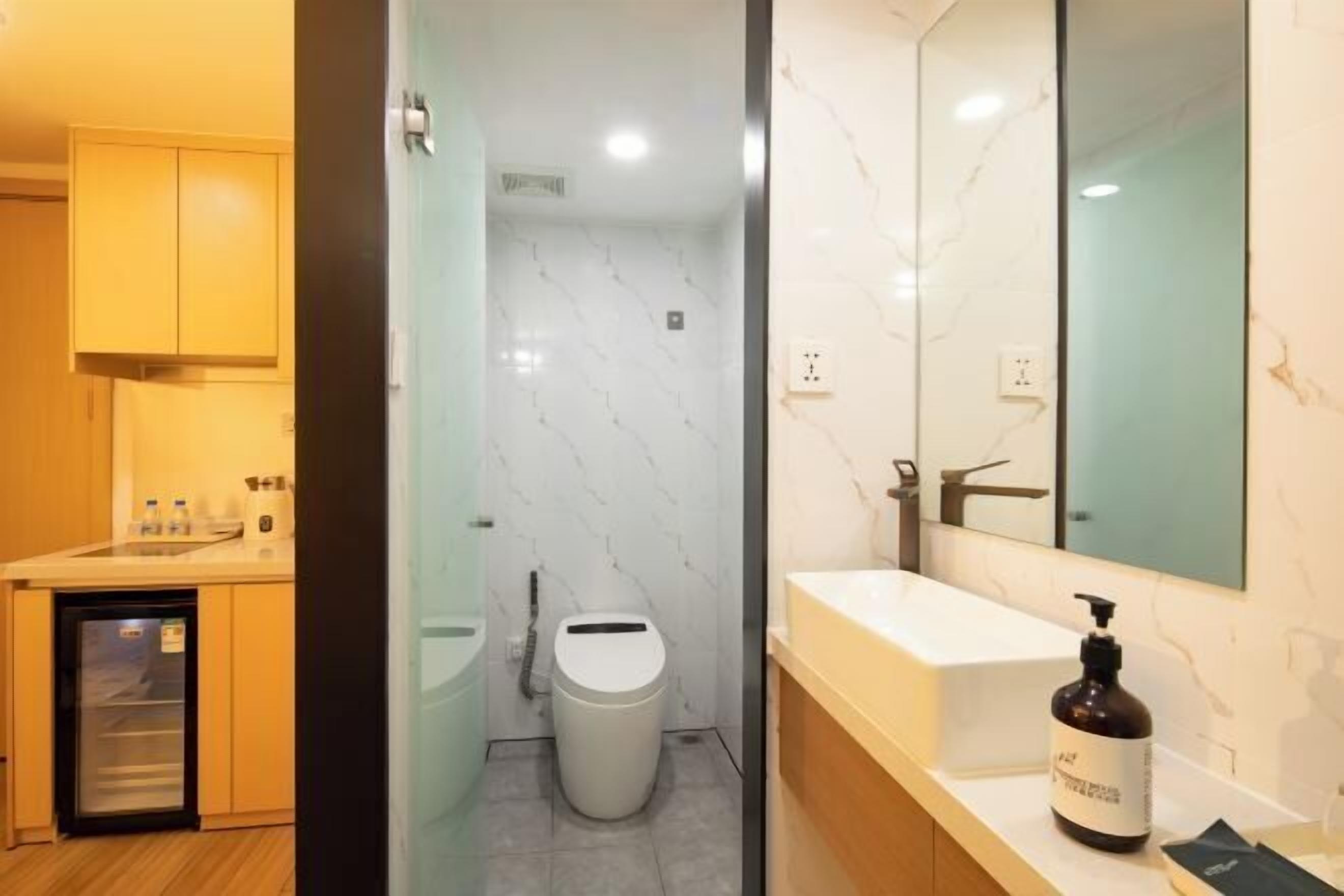 Bathroom | Shower, rainfall showerhead, free toiletries, hair dryer