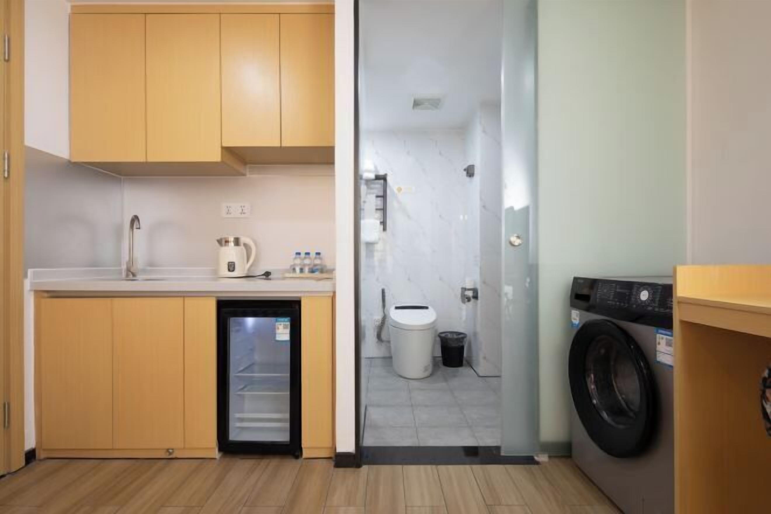 Bathroom | Shower, rainfall showerhead, free toiletries, hair dryer