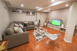スマートテレビ、PC モニター