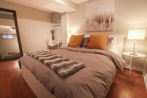 2 Schlafzimmer, Schreibtisch, Bügeleisen/Bügelbrett, Reisekinderbett