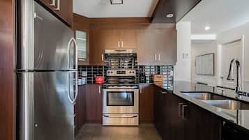 Condo, Balcony, Mountain View | Private kitchen