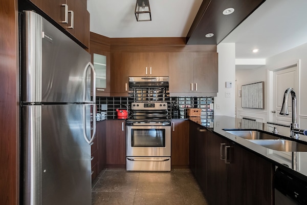 Condo, Balcony, Mountain View | Private kitchen
