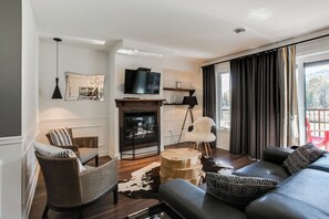 Appartement, balkon, uitzicht op bergen | Woonruimte