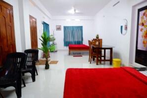 Family Room | Desk, free WiFi - WIND VALLEY FARMSTAY (Ramakkalmedu)