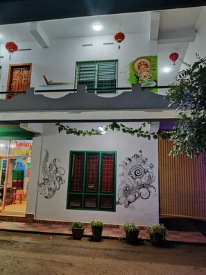 Front of property - WIND VALLEY FARMSTAY (Ramakkalmedu)