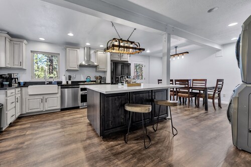 Charming Tahoe Retreat - Hot Tub & Walk to Lake!