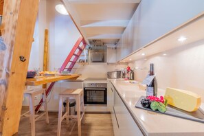 Fridge, oven, stovetop, coffee/tea maker - Résidence Grand Roc - Ancolies 348, Argentière (Chamonix), France (Argentière (Chamonix))