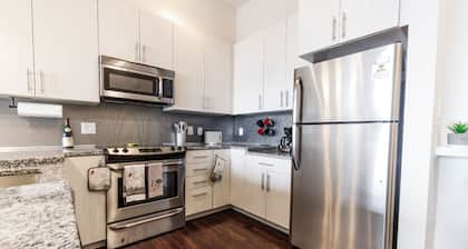 Chic 2-bedroom apartment with WiFi, AC in fabulous Norristown
